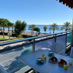https://studio-f1-vue-mer-a-30m-des-plages.fr-provencehotel.com